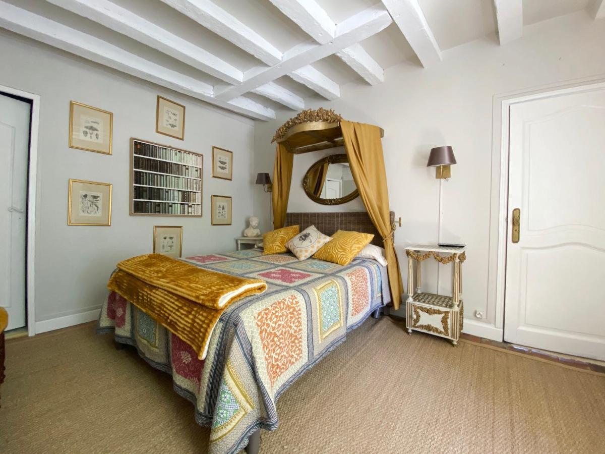 Le Petit Chateau De Sainte Colombe Bouges-le-Chateau Exterior foto